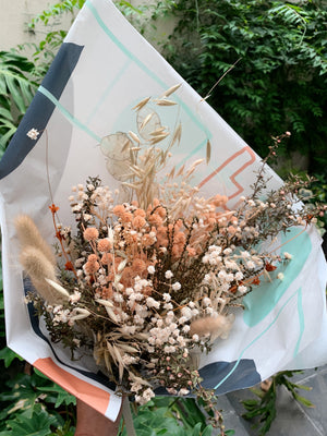 Bouquet of dehydrated foliage