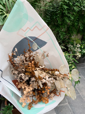 Bouquet of dehydrated foliage
