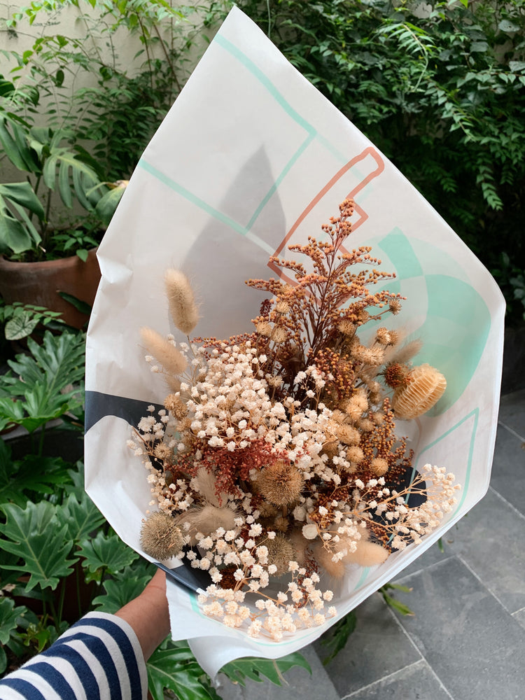 Bouquet of dehydrated foliage