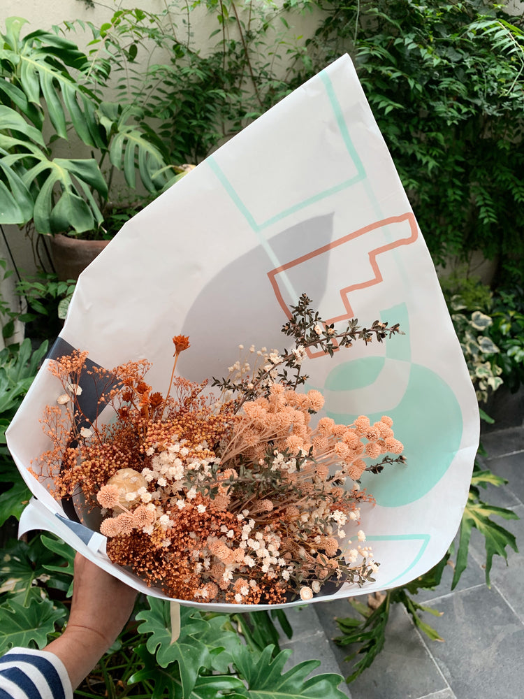 Bouquet of dehydrated foliage